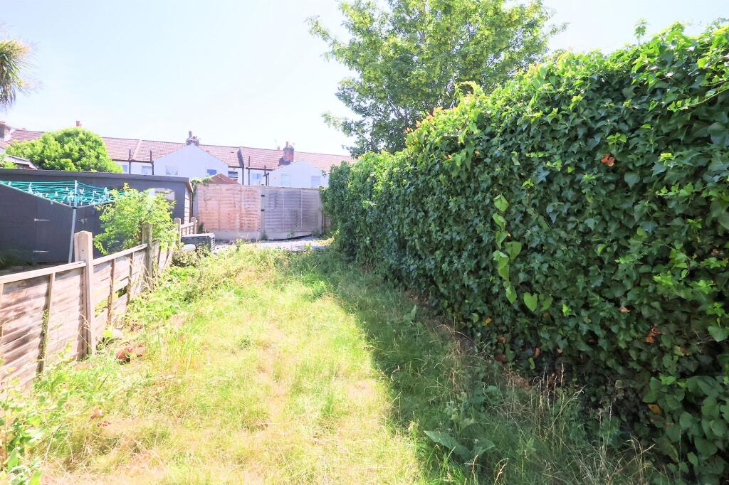 House in London, Waddon - View 5