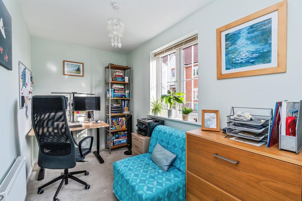 House in Eastleigh, Fair Oak and Horton Heath - More