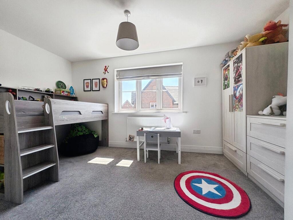 House in Waverley, Hog Hatch, Farnham - More