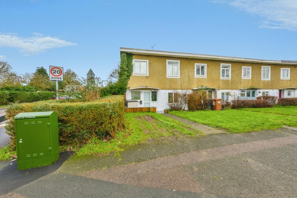 Main image of property: Bishops Rise, Hatfield, AL10