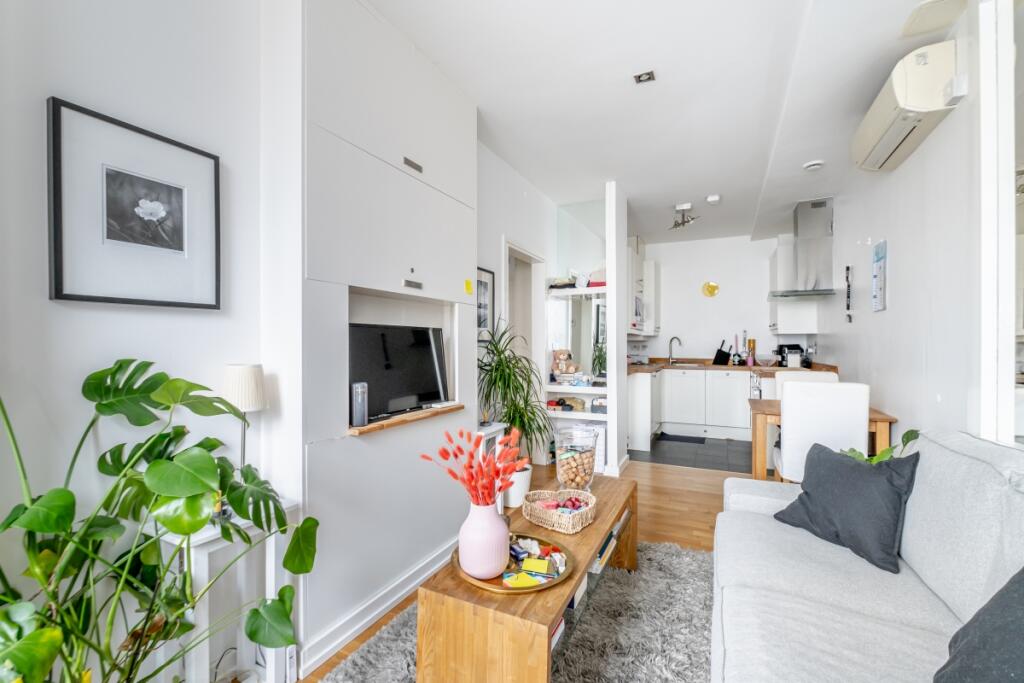 Main image of property: Manilla Street, E14