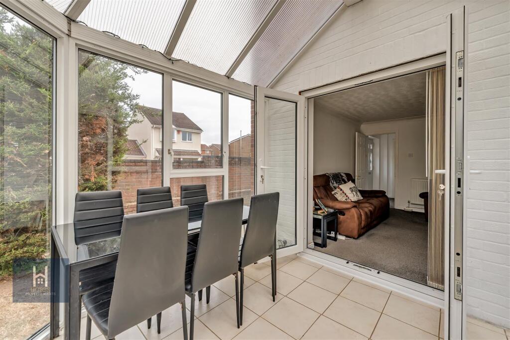 Longs Drive, Yate photo 5