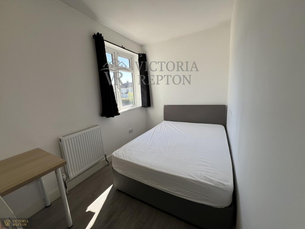 6 bedroom semi-detached house for rent