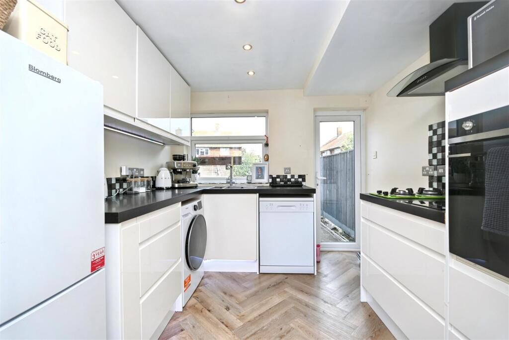 Ashgate Road, Eastbourne photo 3