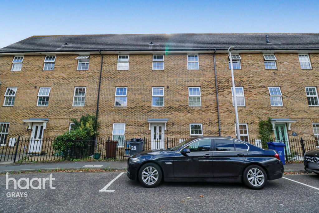 4-bed terraced on Caspian Close, Purfleet, £425,000