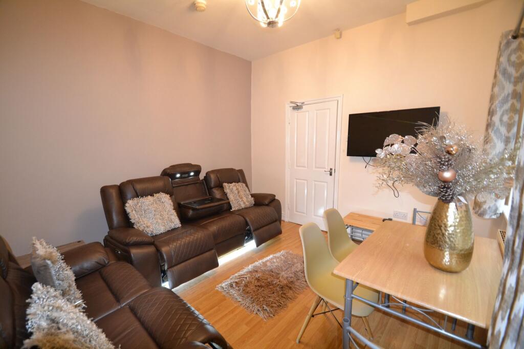 2 bedroom house share for rent