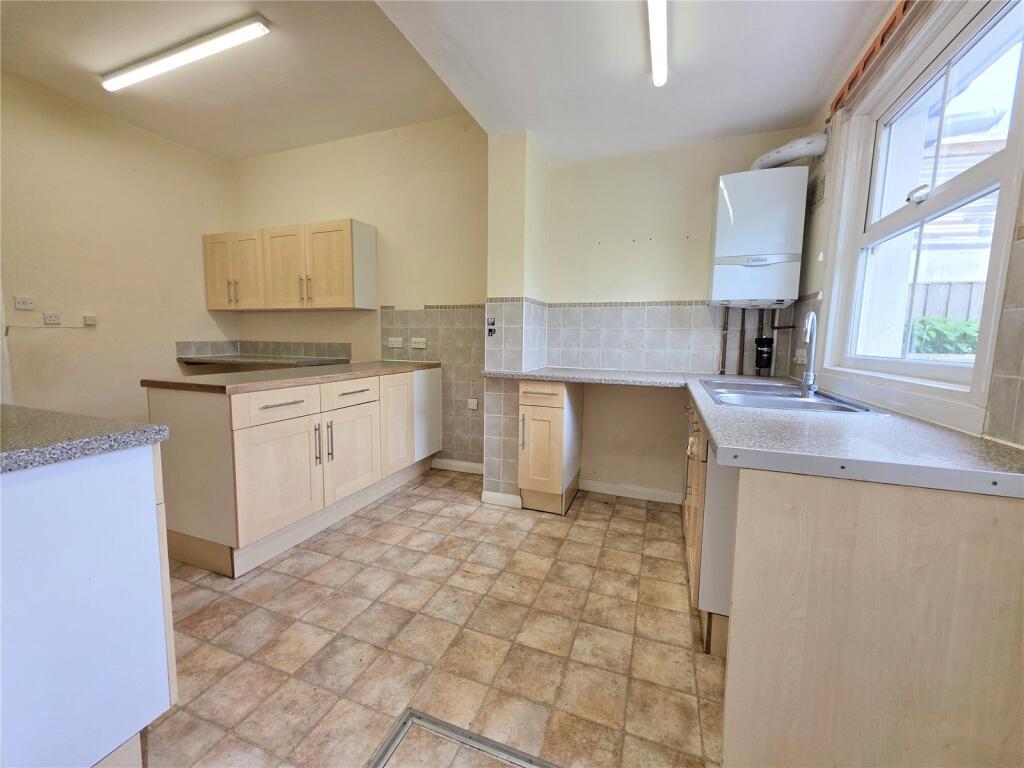 Sparsholt Road, Barking, IG11 photo 4