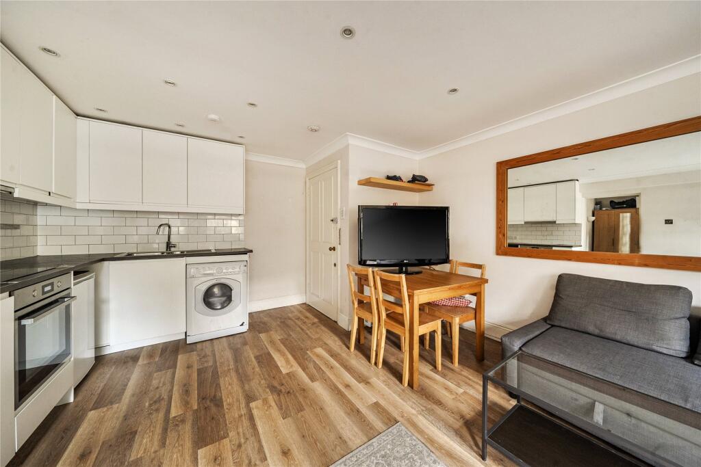Apartment in Kingston upon Thames - View 4