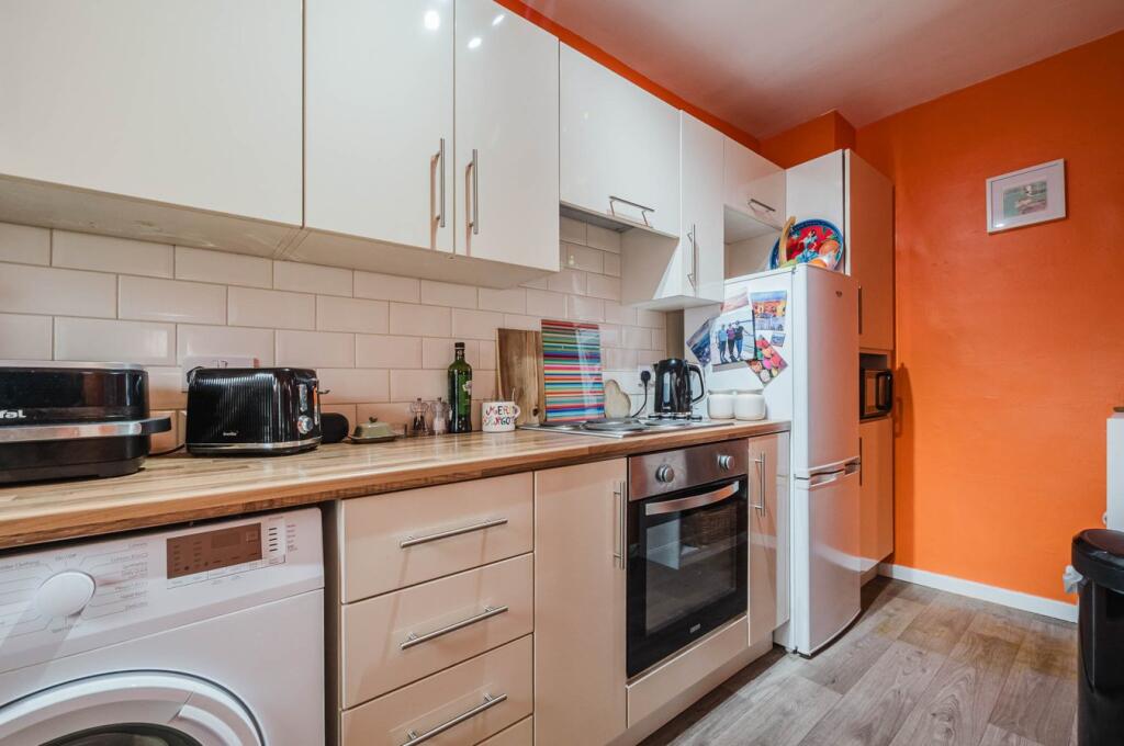 Harcourt Close, Urmston, Manchester, M41 photo 4