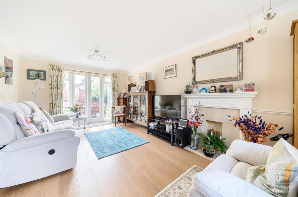 Wentworth Drive, Bedford photo 3