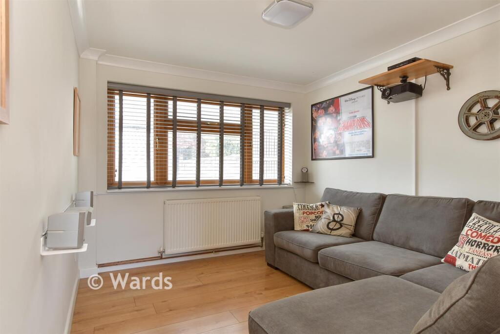Merrals Wood Road, Strood, Rochester, Kent photo 4