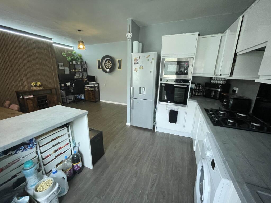 House in Oldham, Chadderton - View 2