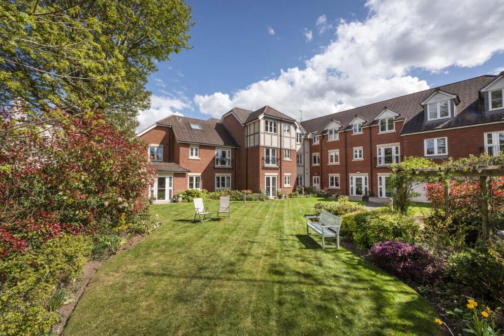 Apartment in Solihull, West Midlands - View 4