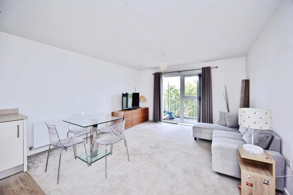 Apartment in Tonbridge and Malling, Kent - View 2