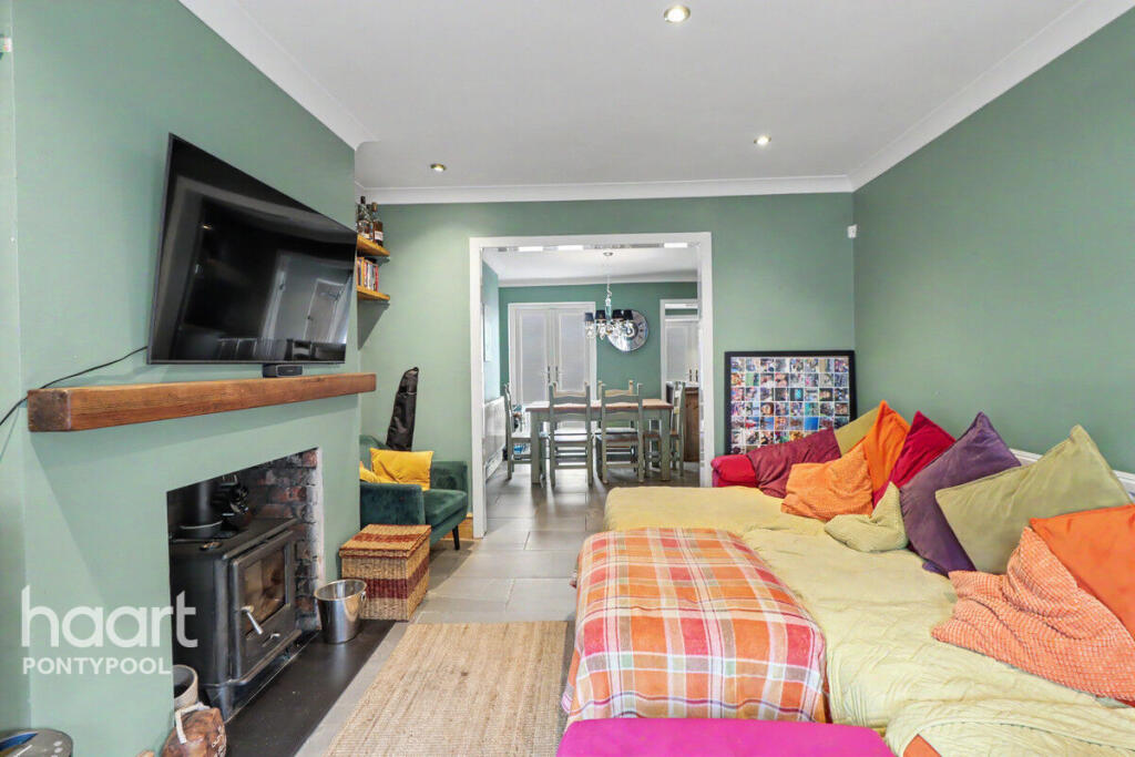 West End Avenue, Pontypool photo 3