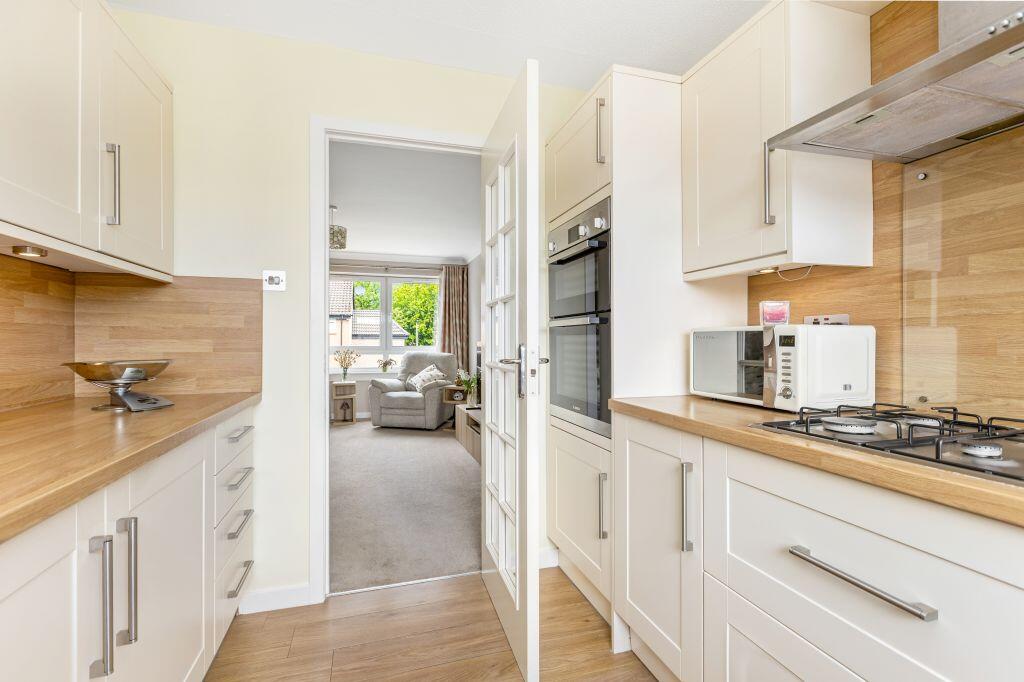 Apartment in Edinburgh, East Craigs - View 5