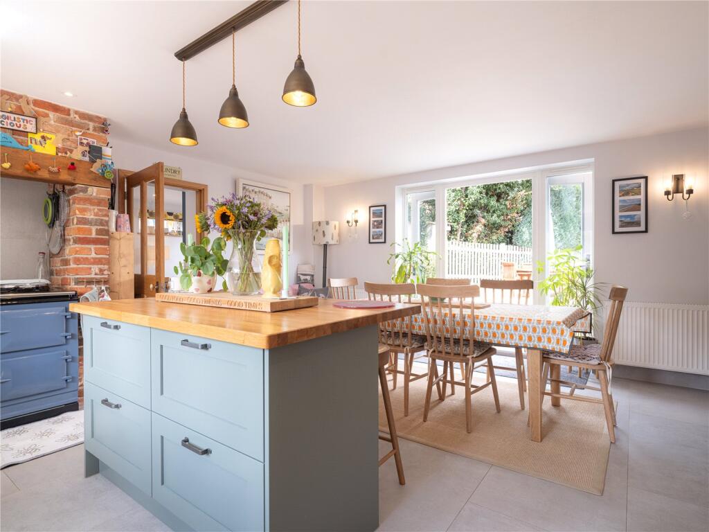 Wilcot Road, Pewsey, SN9 photo 4