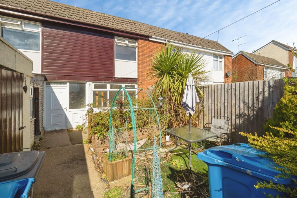 Main image of property: Cleeve Drive, Hull, HU7