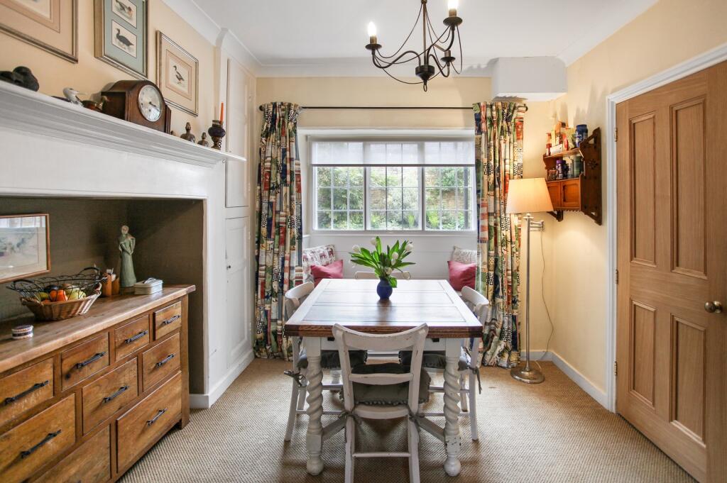 Oxford Street, Moreton-in-Marsh, Gloucestershire. GL56 0LA photo 4