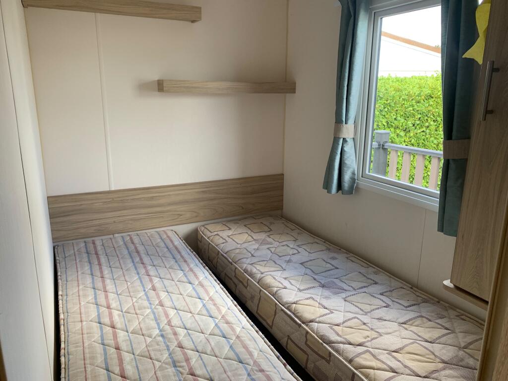 Pre Loved Lodge, Capel Court Park, Capel-le-Ferne, Folkestone, Kent, CT18 7AZ photo 5