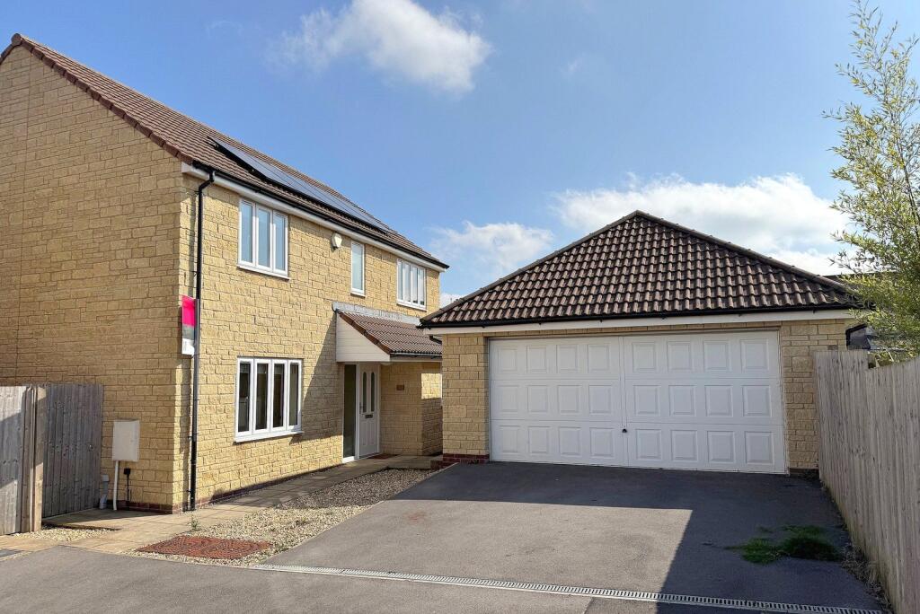 4-bed detached on Collingham Close, Templecombe, BA8, £340,000