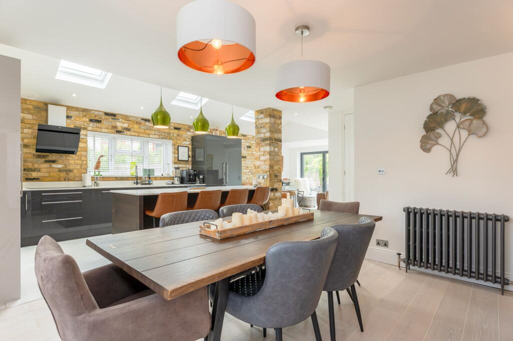 Park Lane, Maplehurst, RH13 photo 3