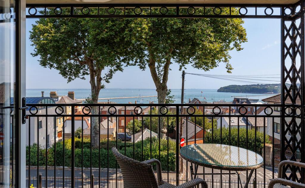 House in Cowes, Isle of Wight - More