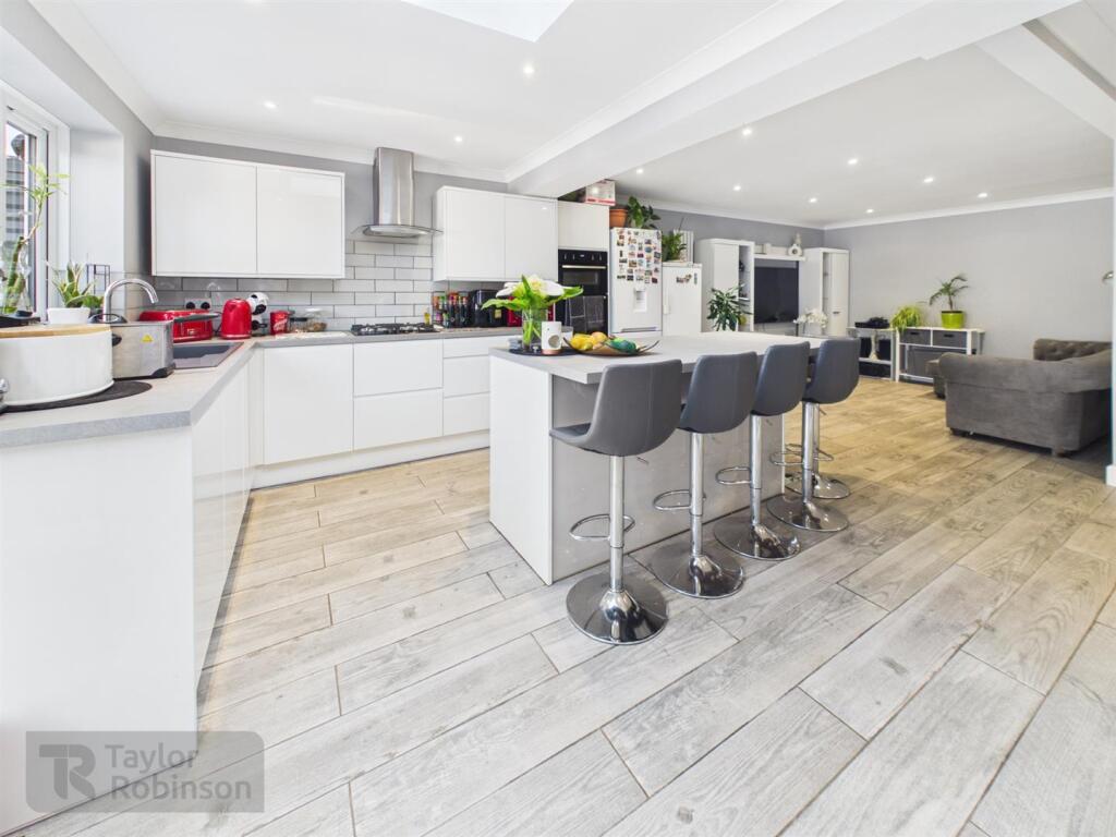 House in Crawley, Broadfield - View 3