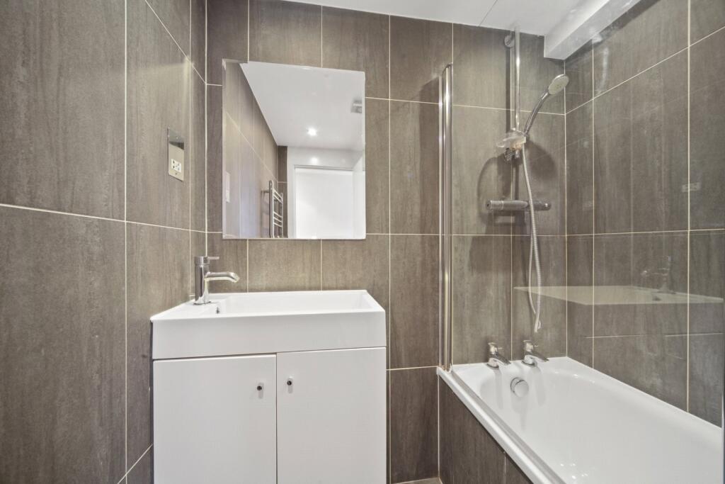 Apartment in London - More