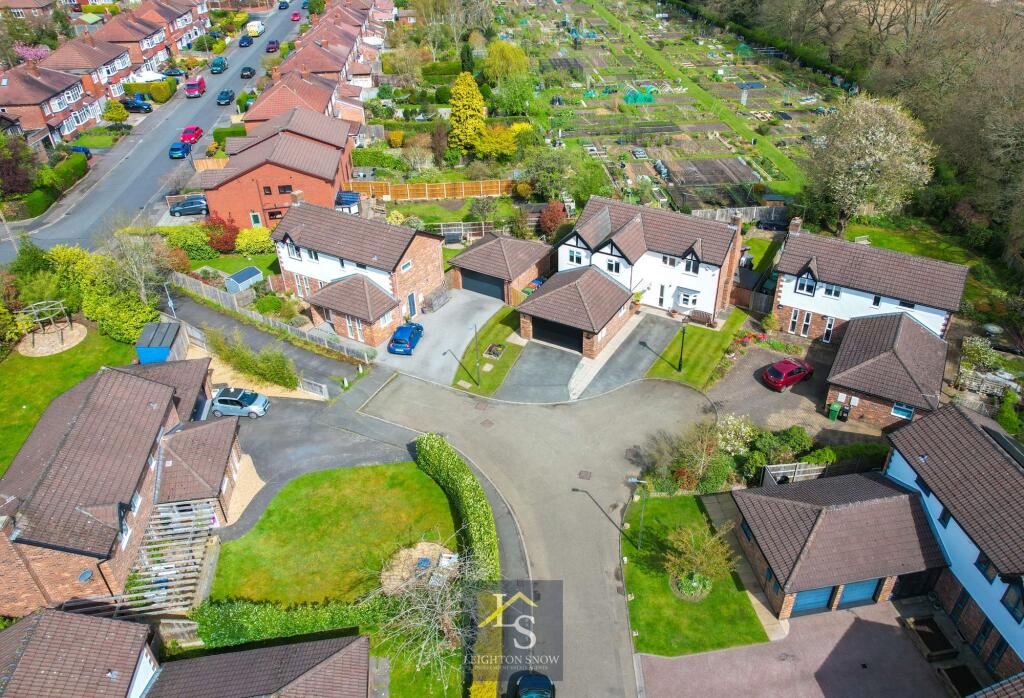 Kinross Avenue, Stockport, SK2 photo 2