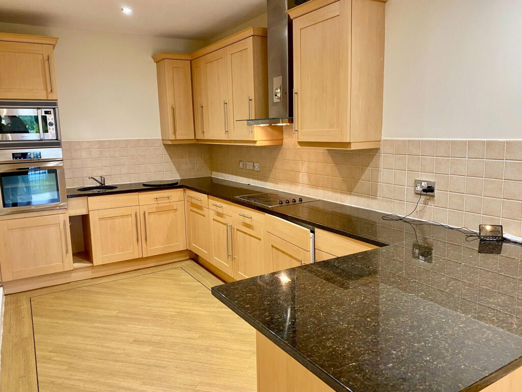 Apartment in Leeds, Wetherby - View 4