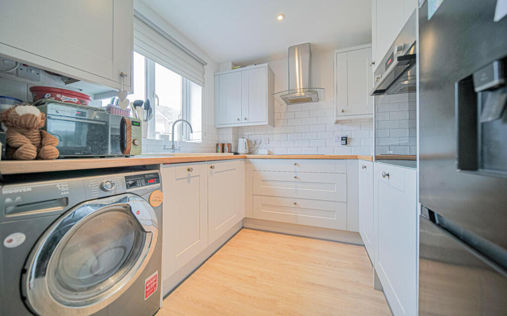 Wellesley Close, Melksham photo 2