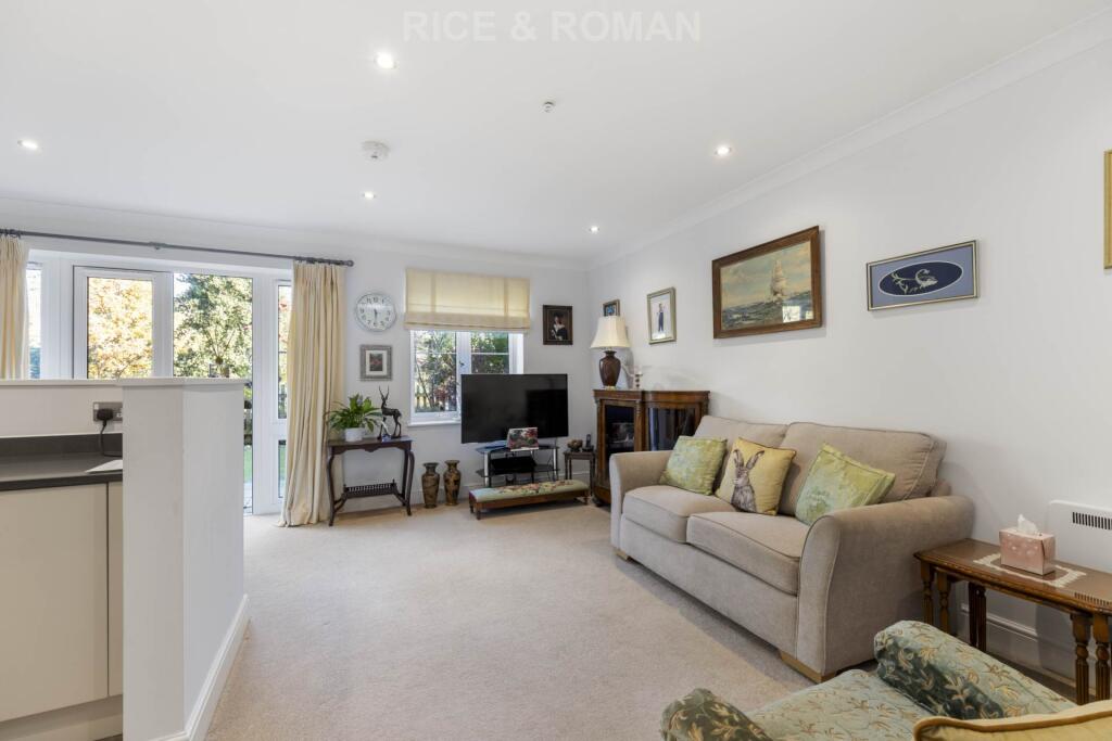 Lynwood Village, Ascot photo 3