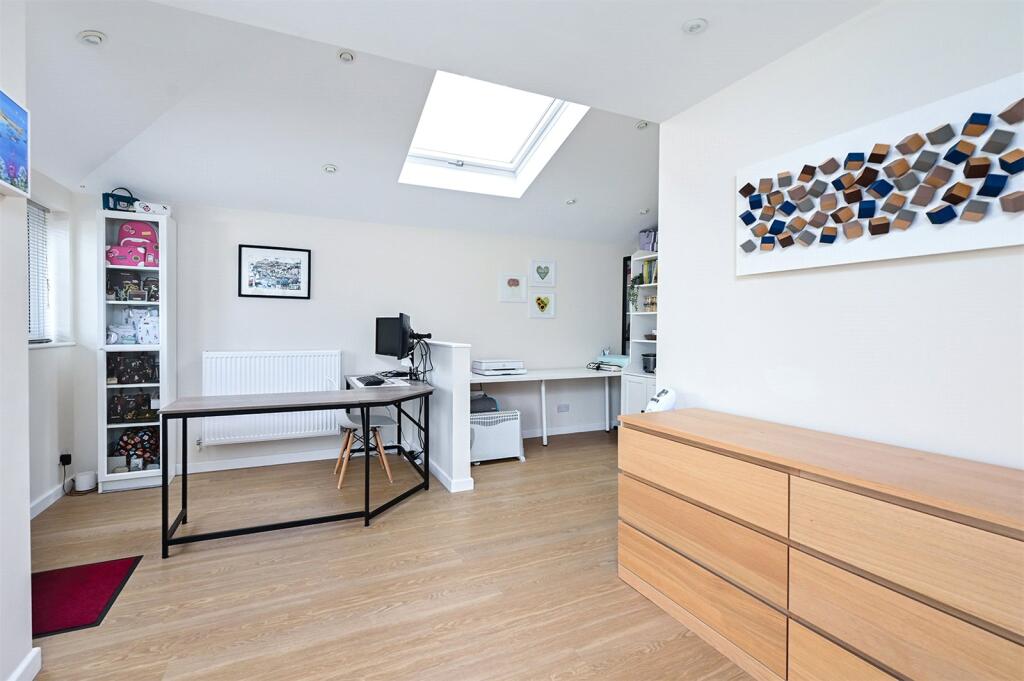 House in Guildford, Ash - More