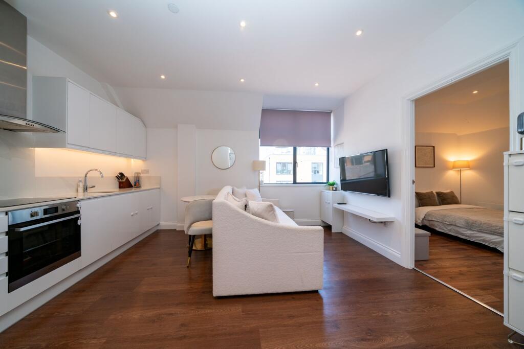 Apartment in Hemel Hempstead - View 3