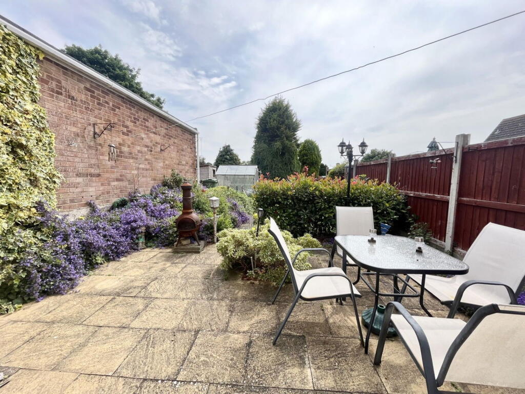 Chelmar Drive, Pensnett, Brierley Hill, DY5 4QE photo 3