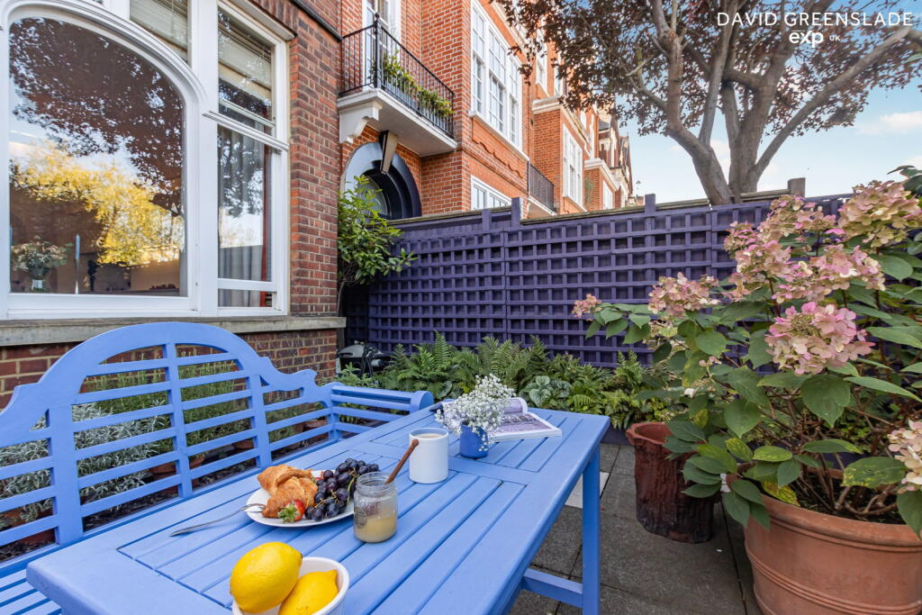 Apartment in London - More