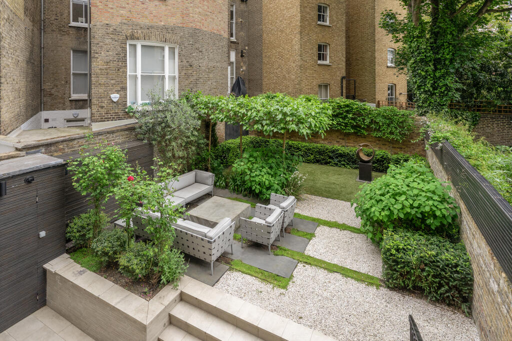 4 bedroom maisonette for rent