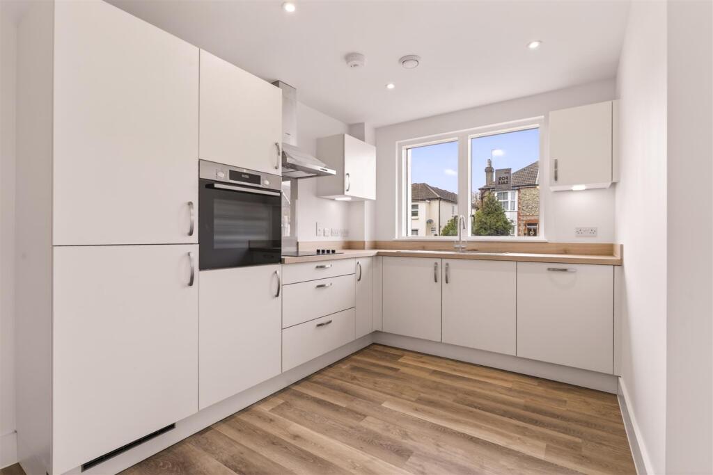 House in Worthing, West Sussex - View 3