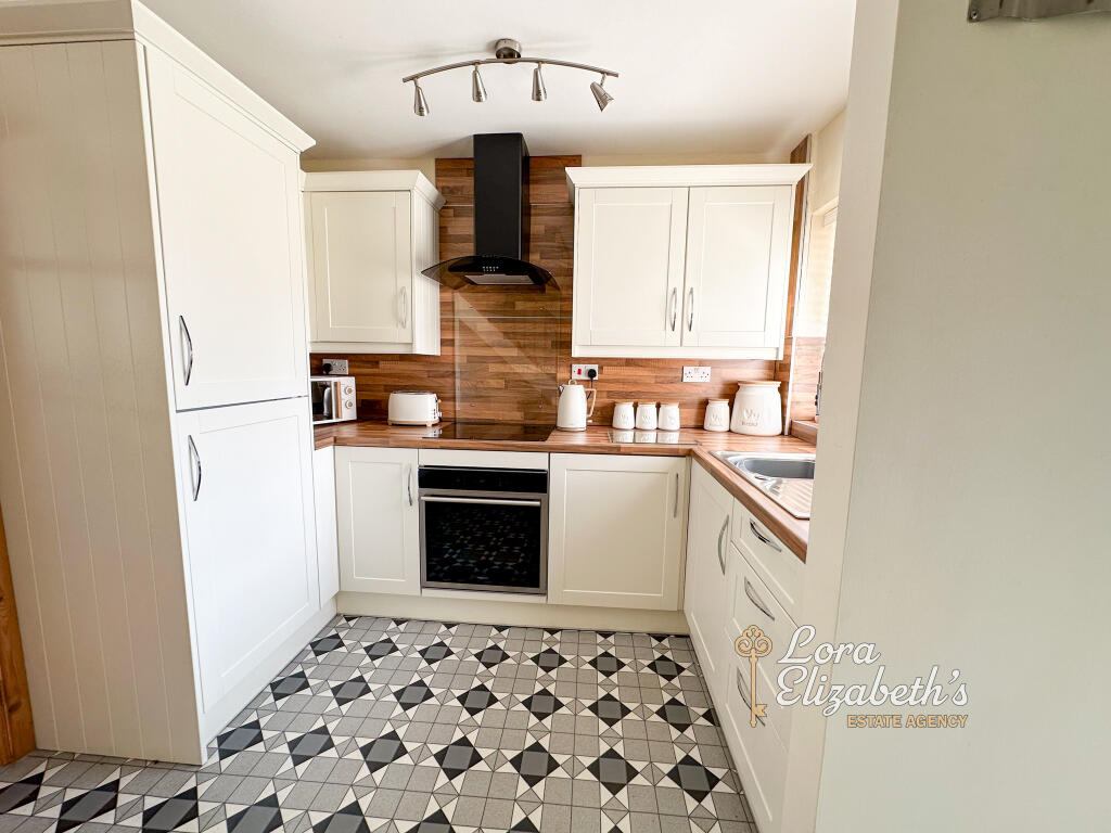 Sherwood Road, Rainworth, Nottinghamshire, NG21 photo 4