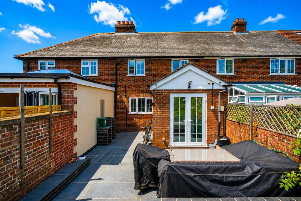 House in Basingstoke and Deane, Buckskin - More