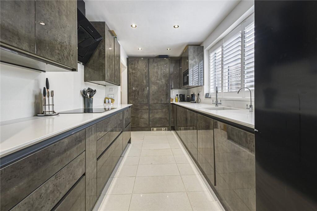 House in Gillingham, Medway - View 4