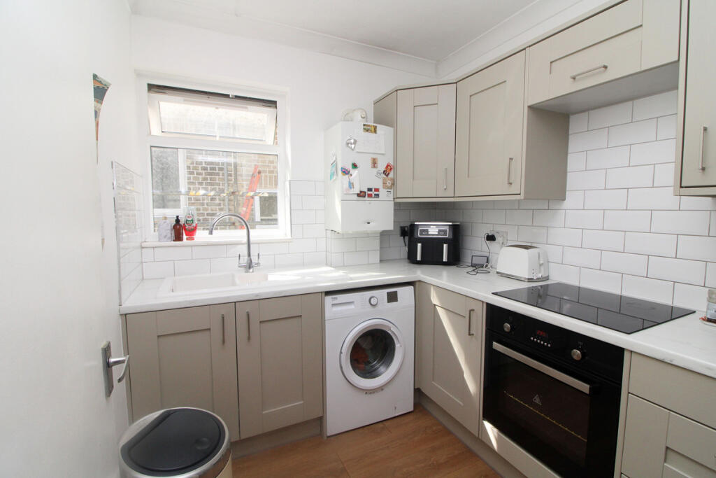 Apartment in Brighton - View 4