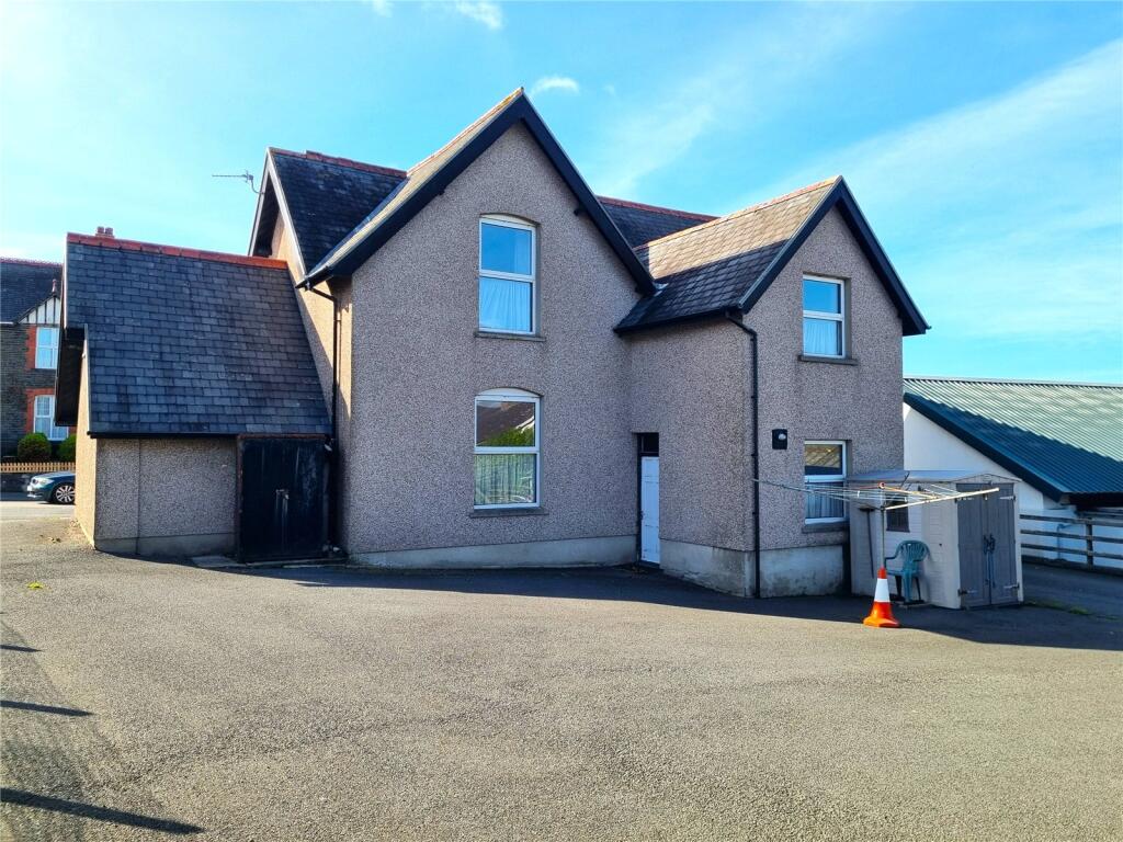 House in Penparcau, Southgate, Aberystwyth - View 3