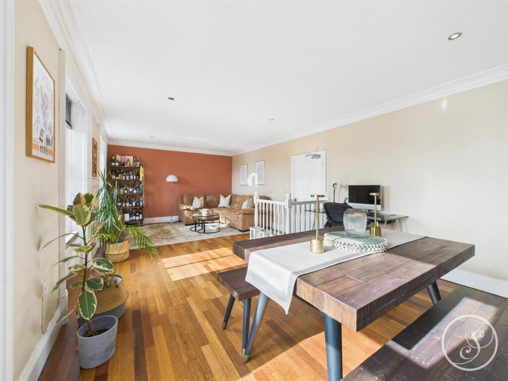 Apartment in Leeds, West Yorkshire - View 4