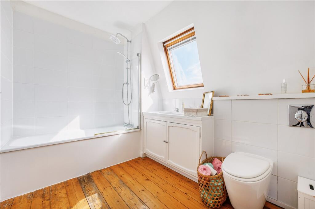 Apartment in London - View 3