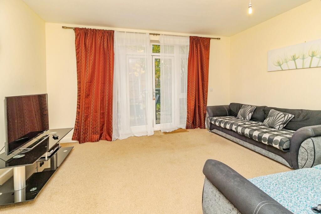 Langham Way, Ashland, Milton Keynes, Buckinghamshire, MK6 photo 4
