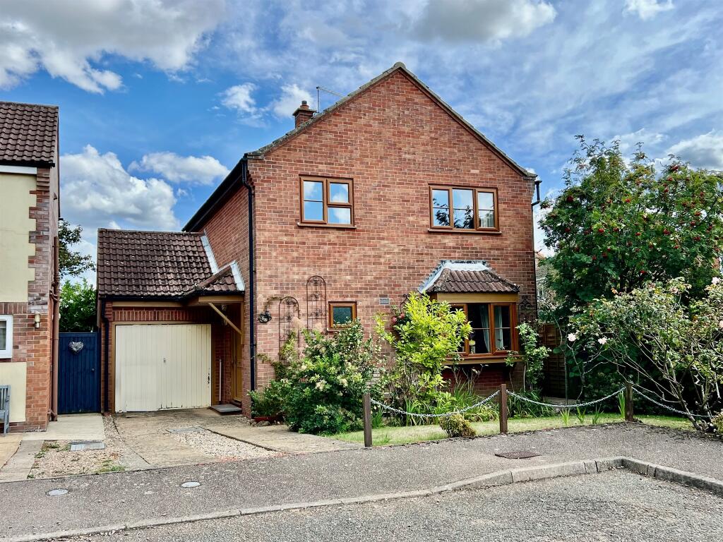 3-bed detached on High View Park, Cromer, £345,000