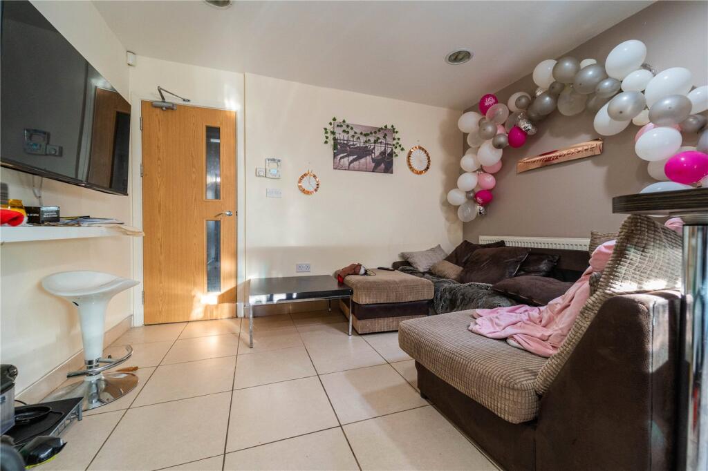 6 bedroom house for rent
