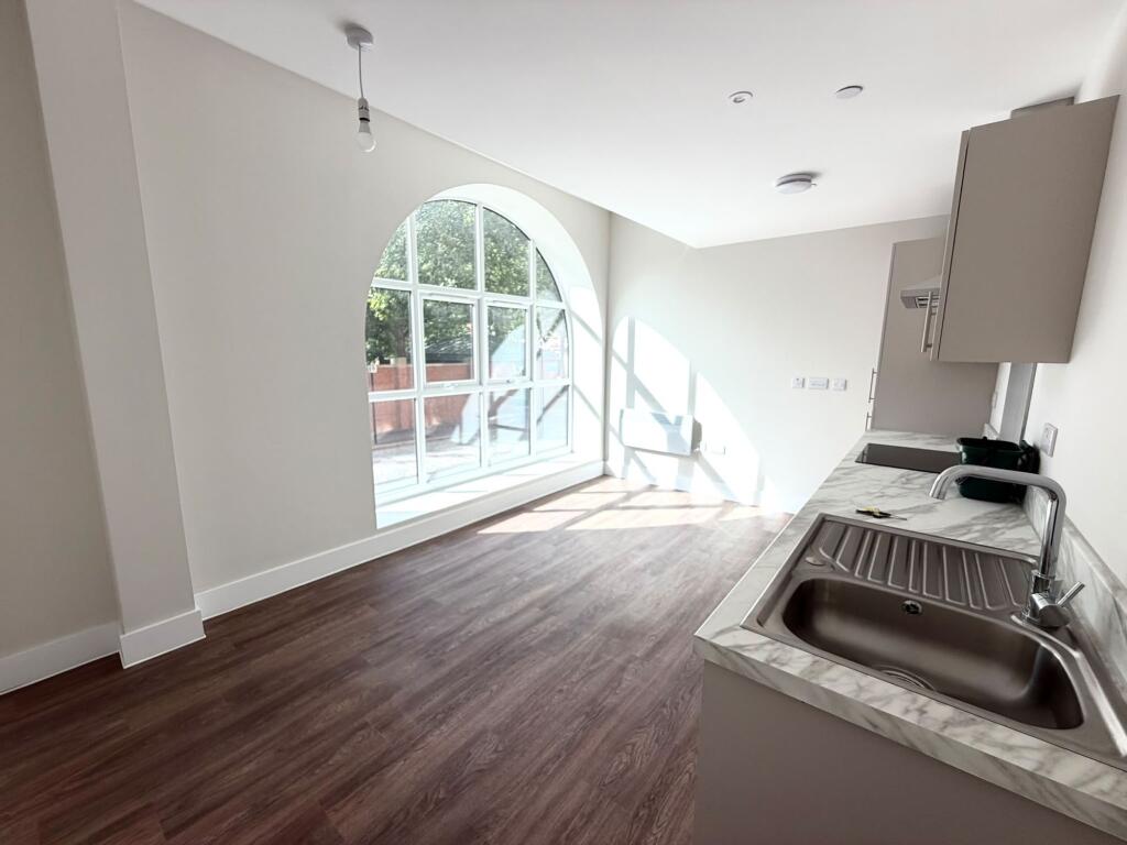 Apartment in Hull, Garrison Side, Old Town - View 3